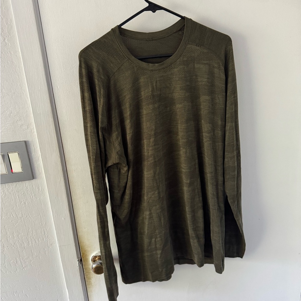 Lululemon MVT Breathe Men's Long Sleeve Shirt
